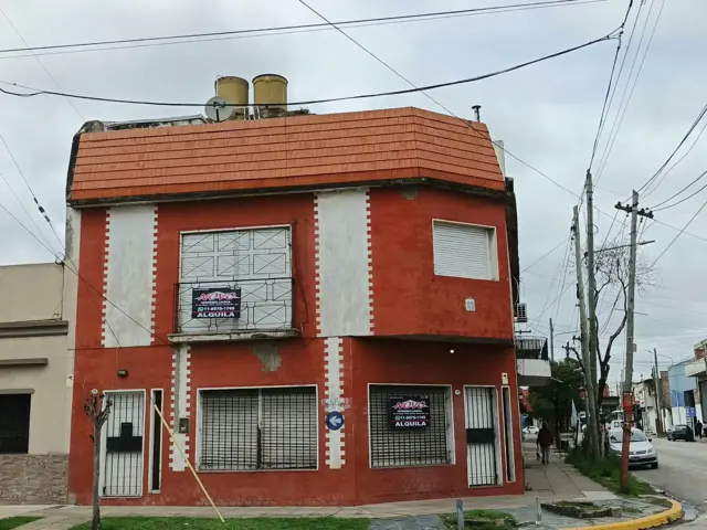 LOCAL SOBRE AVENIDA 25 DE MAYO