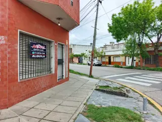 LOCAL SOBRE AVENIDA 25 DE MAYO foto 4