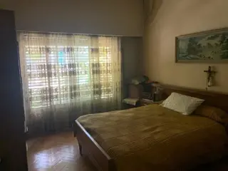 Casa 3 amb.a reciclar con cochera y fondo en Bernal oeste foto 4