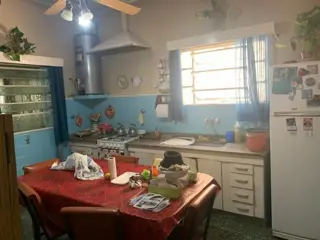 Casa 3 amb.a reciclar con cochera y fondo en Bernal oeste foto 5