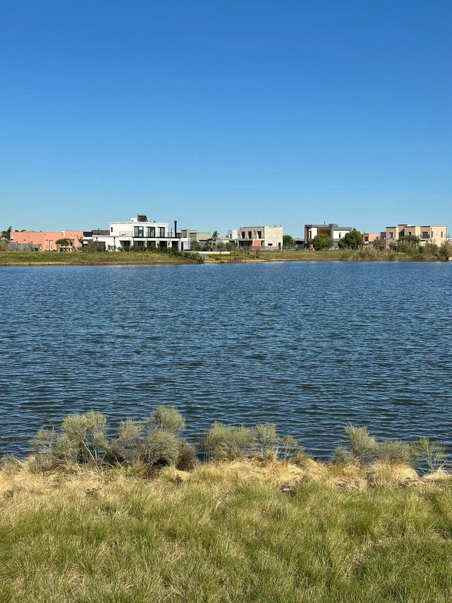 LOTE A LA LAGUNA BARRIO SAN SEBASTIAN AREA 8 950M2 foto 3