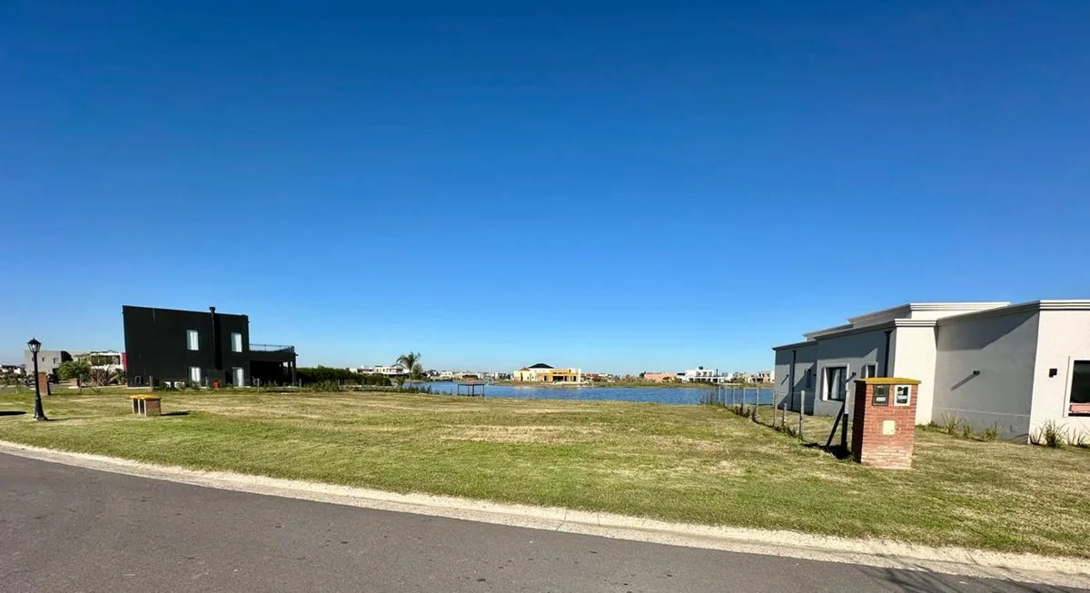 LOTE A LA LAGUNA BARRIO SAN SEBASTIAN AREA 8 950M2 foto 4