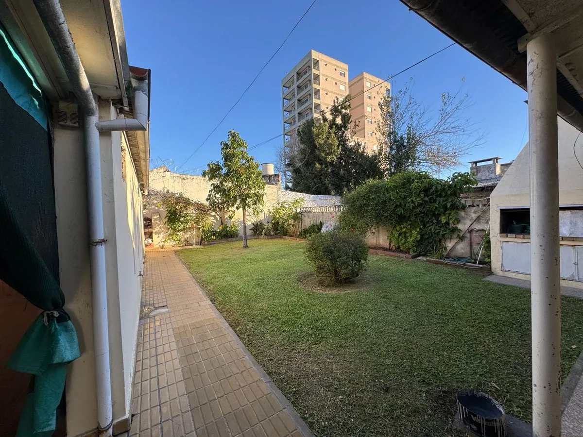 ALQUILER COMERCIAL CASA CENTRO DE PILAR foto 2