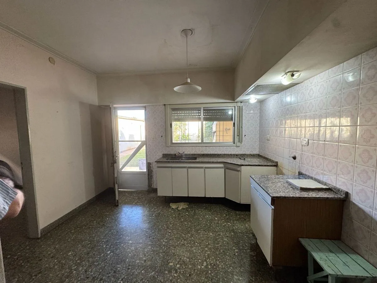 ALQUILER COMERCIAL CASA CENTRO DE PILAR foto 5
