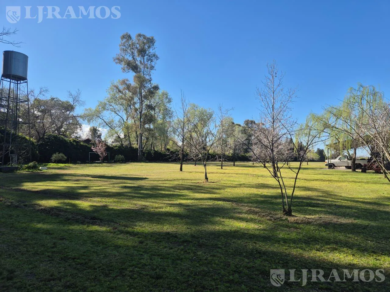 VENTA. EXCLUSIVO CLUB DE POLO. EXCELENTE ACCESO.  A 900 metros de la Ruta 28 (Km 5). foto 3