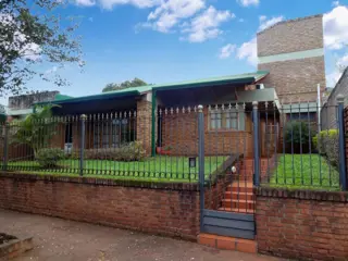 GUIDEK - STASIUK PROPIEDADES VENDE EXCELENTE CASA EN MUY BUENA UBICACION foto 1