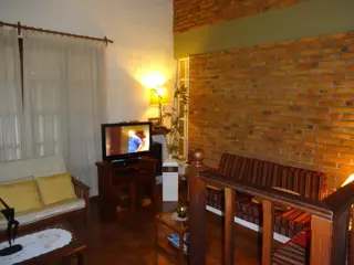 GUIDEK - STASIUK PROPIEDADES VENDE EXCELENTE CASA EN MUY BUENA UBICACION foto 5