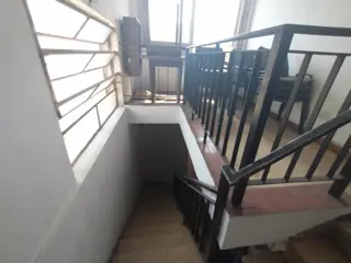 EXCELENTE PROPIEDAD EN BLOCK: LOCAL + VIVIENDA + GALPÓN AL FONDO, CON PATIO LIBRE Y ENTRADA DE AUTO PASANTE. foto 2