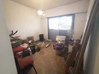 EXCELENTE PROPIEDAD EN BLOCK: LOCAL + VIVIENDA + GALPÓN AL FONDO, CON PATIO LIBRE Y ENTRADA DE AUTO PASANTE. foto 4
