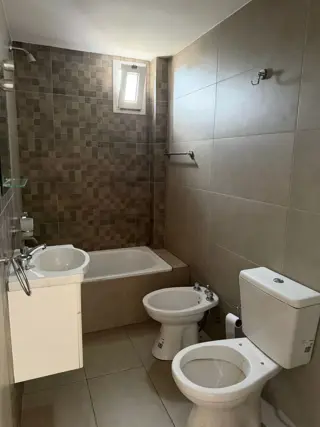 Hermoso moderno departamento 2 ambientes con balcon y terraza en comun con parrilla. Villa Luzuriaga foto 2