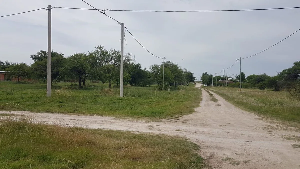 Lote de 1280 m2 en esquina ingreso a Villa Urquiza foto 2