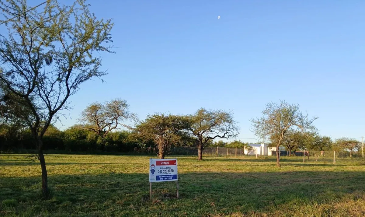 Lote de 1280 m2 en esquina ingreso a Villa Urquiza foto 3