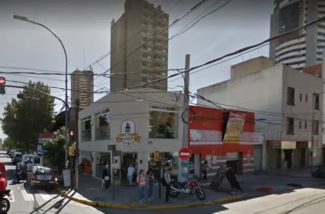 PROPIEDAD CÉNTRICA SOBRE AV PERÓN, ÚNICA ESQUINA EN VENTA
