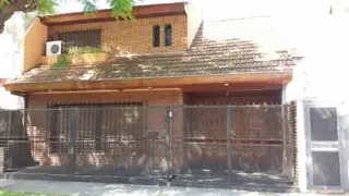 CHALET DE 4 AMBIENTES, EXCELENTE UBICACION. foto 1