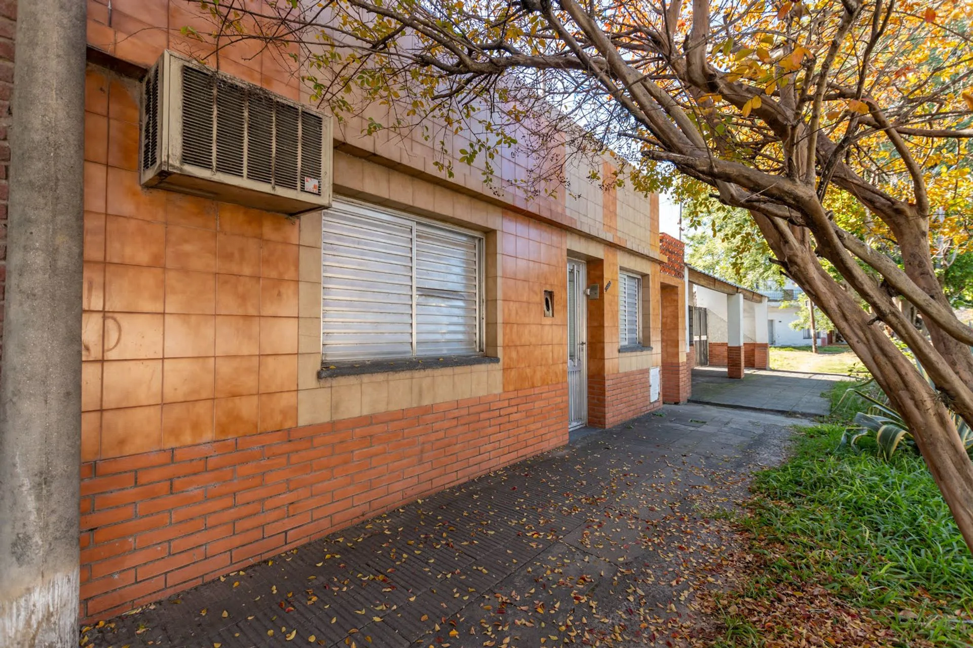 Oportunidad casa a refaccionar en Barrio Mayoraz foto 2