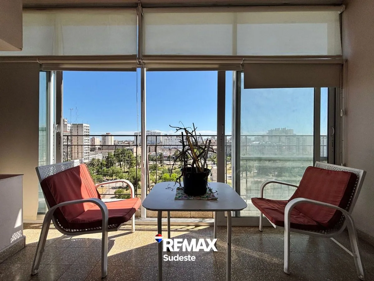 Venta Departamento 2 Dormitorios + 1 de Servicio foto 2