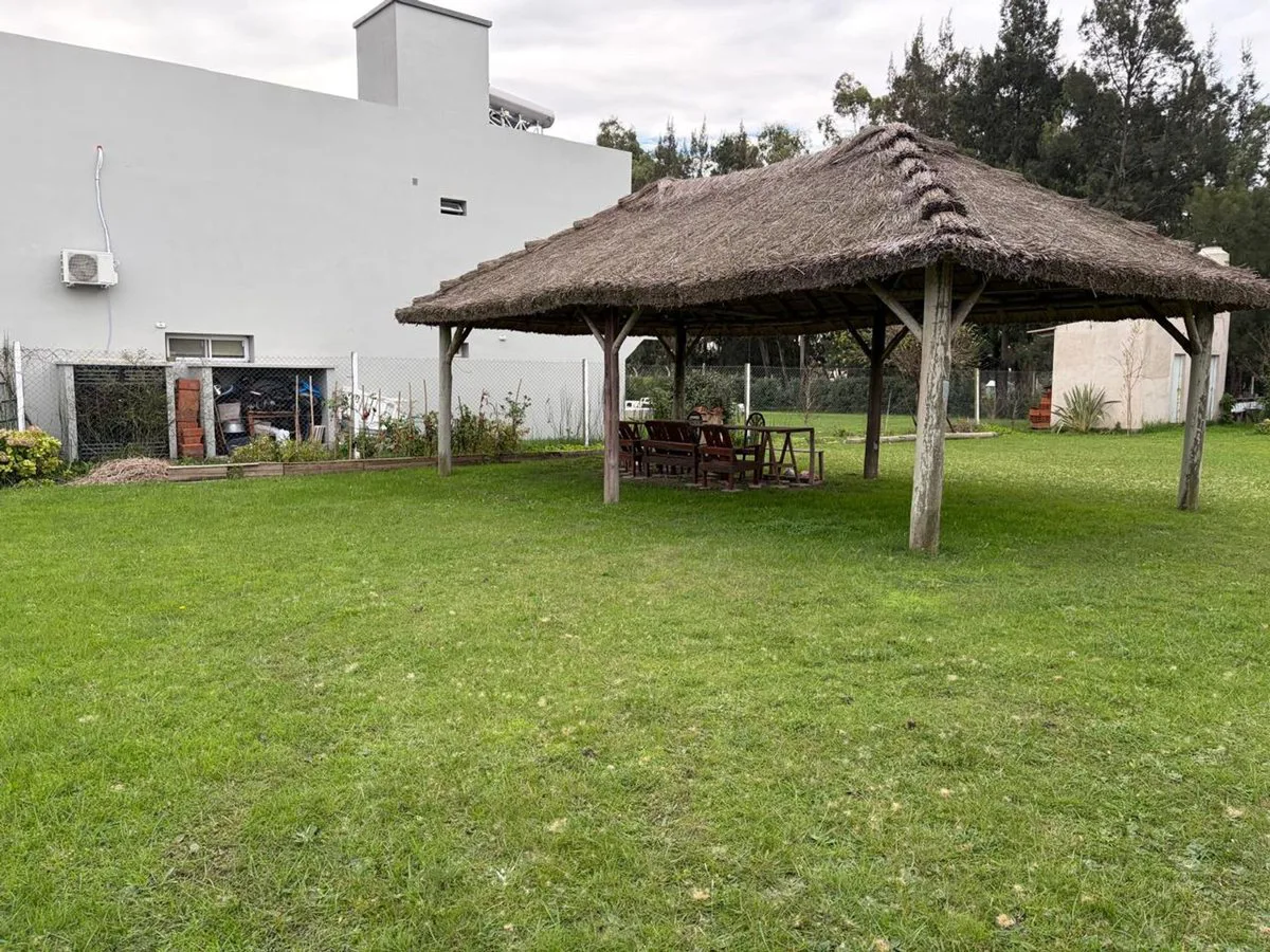Quinta 2 dormitorios en venta La Plata con pileta foto 4