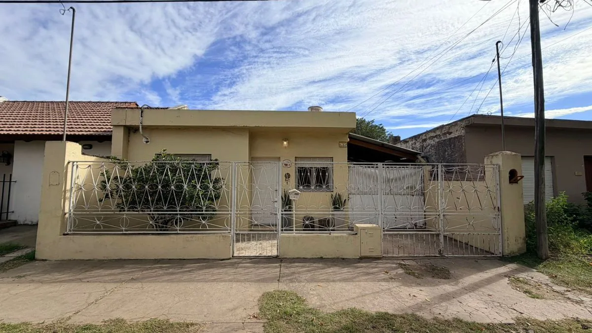 Remax Tendencia vende casa de dos dormitorios