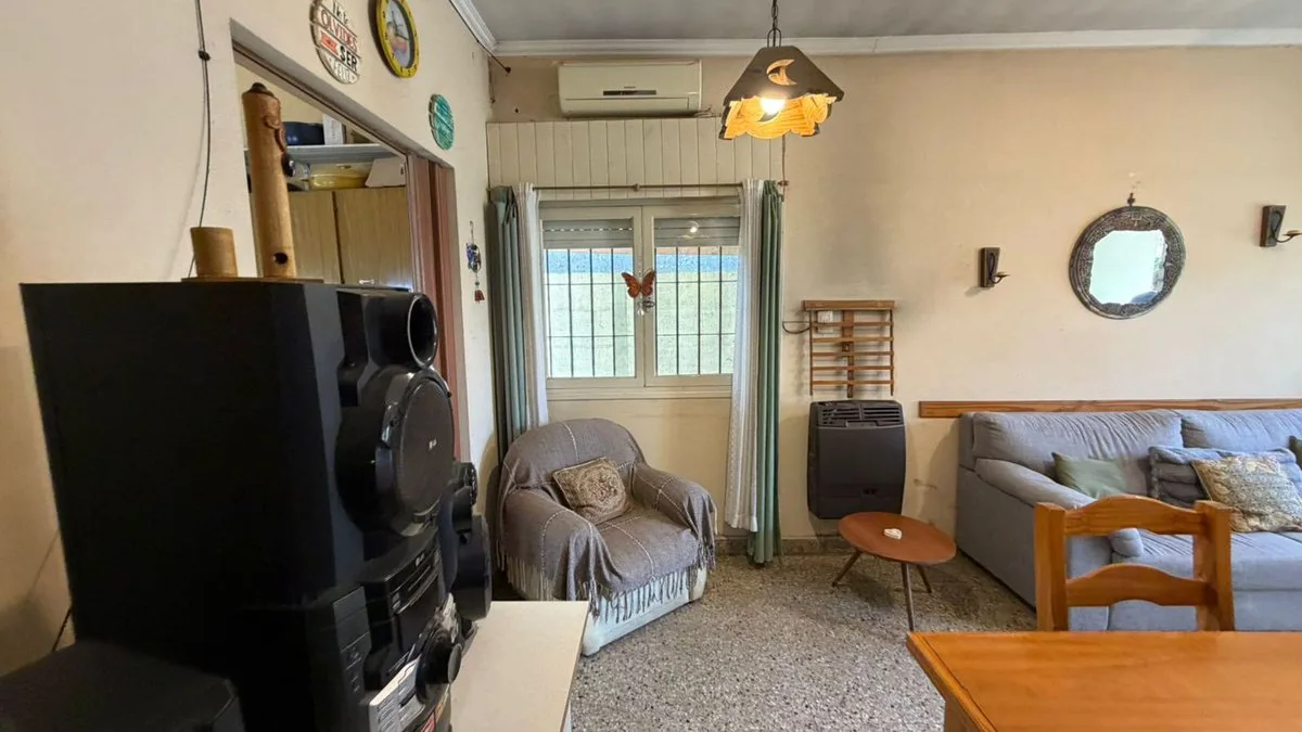 Remax Tendencia vende casa de dos dormitorios foto 3