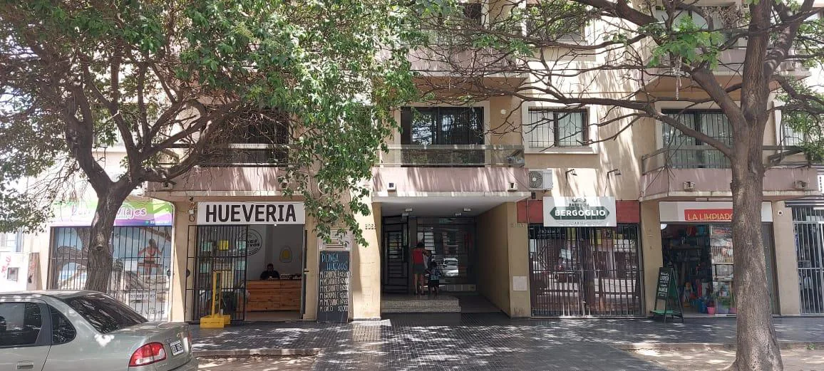 Departamento de 1 dormitorio con balcón y renta vigente en Alto Alberdi foto 2