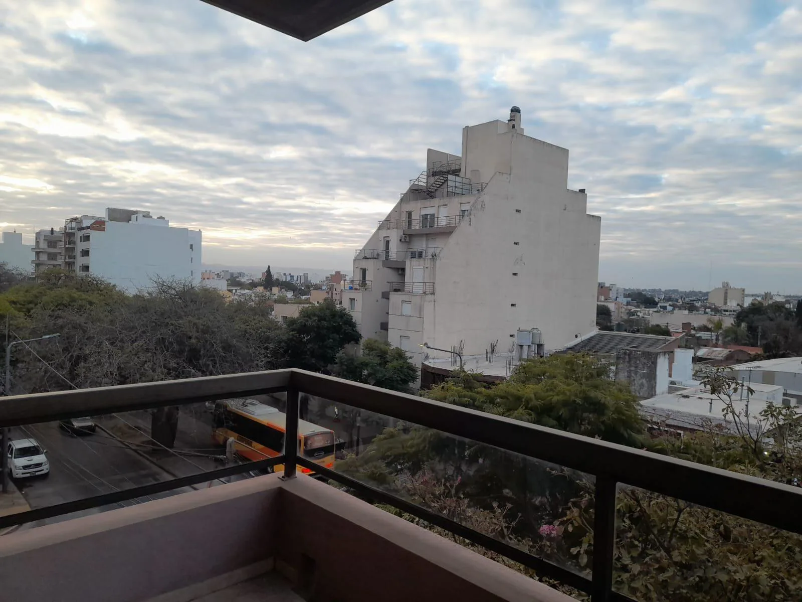 Departamento de 1 dormitorio con balcón y renta vigente en Alto Alberdi foto 5