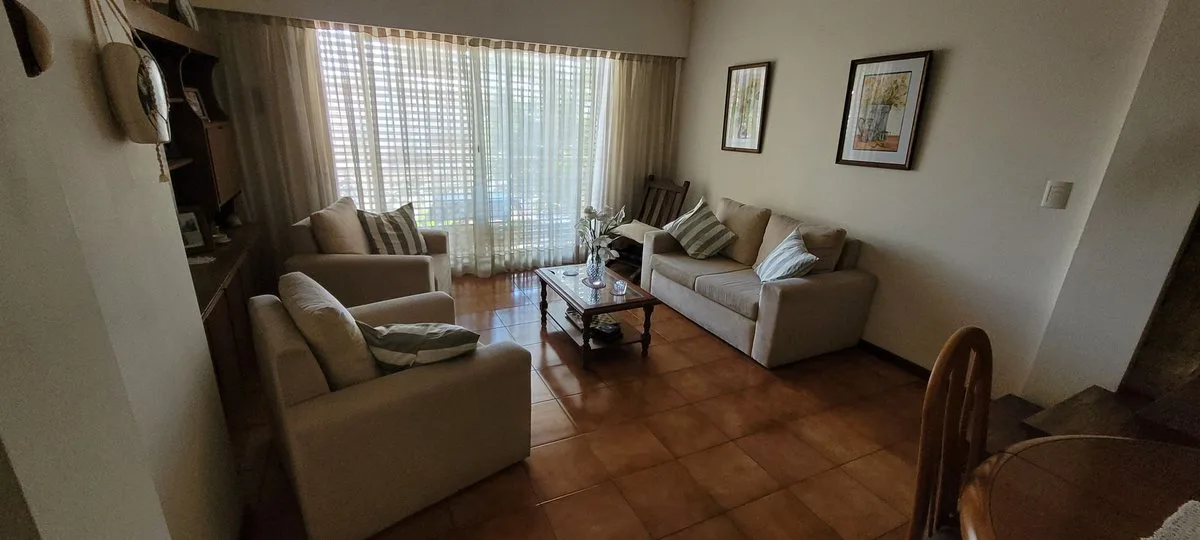 DUPLEX CON QUINCHO , PARRILLA Y  LOCAL A LA CALLE foto 3