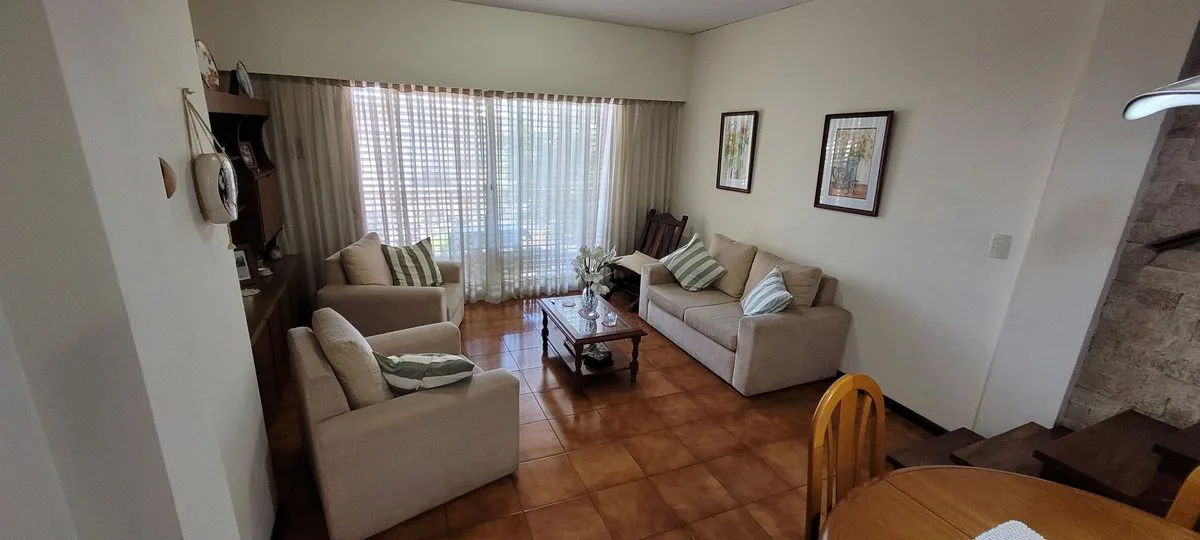 DUPLEX CON QUINCHO , PARRILLA Y  LOCAL A LA CALLE foto 4