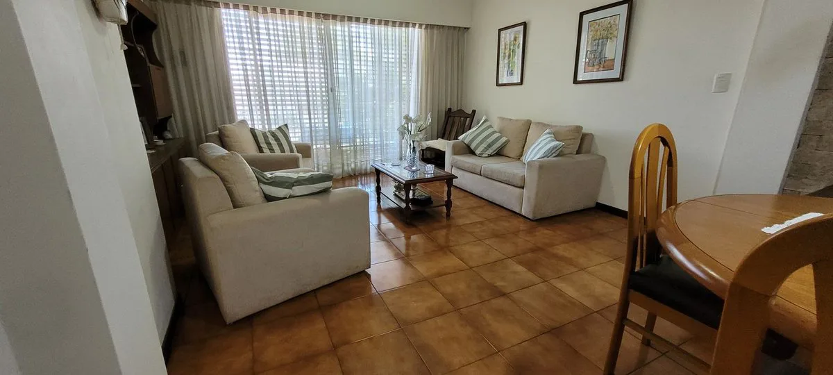 DUPLEX CON QUINCHO , PARRILLA Y  LOCAL A LA CALLE foto 5