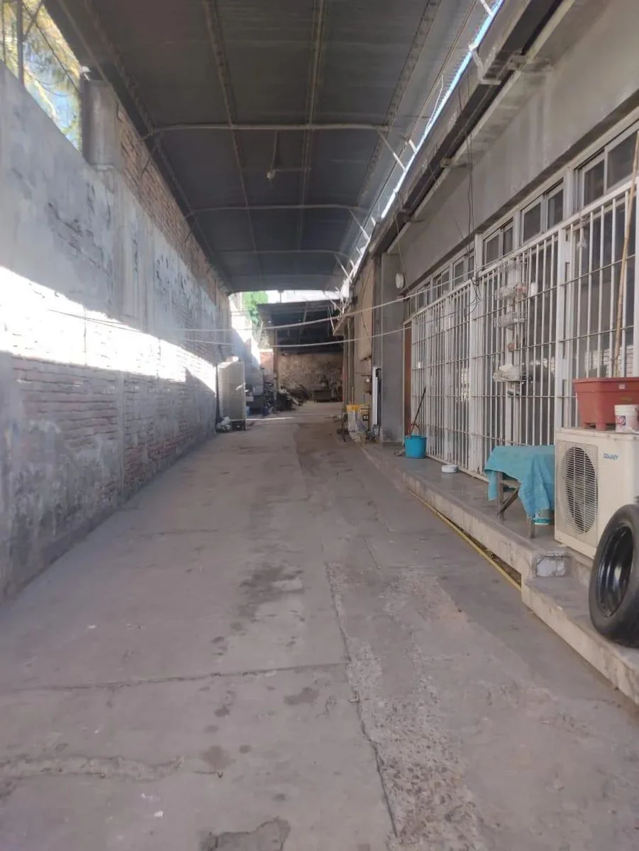 GRAN OPORTUNIDAD VENTA DE TERRENO/GALPON EN CIUDAD foto 3
