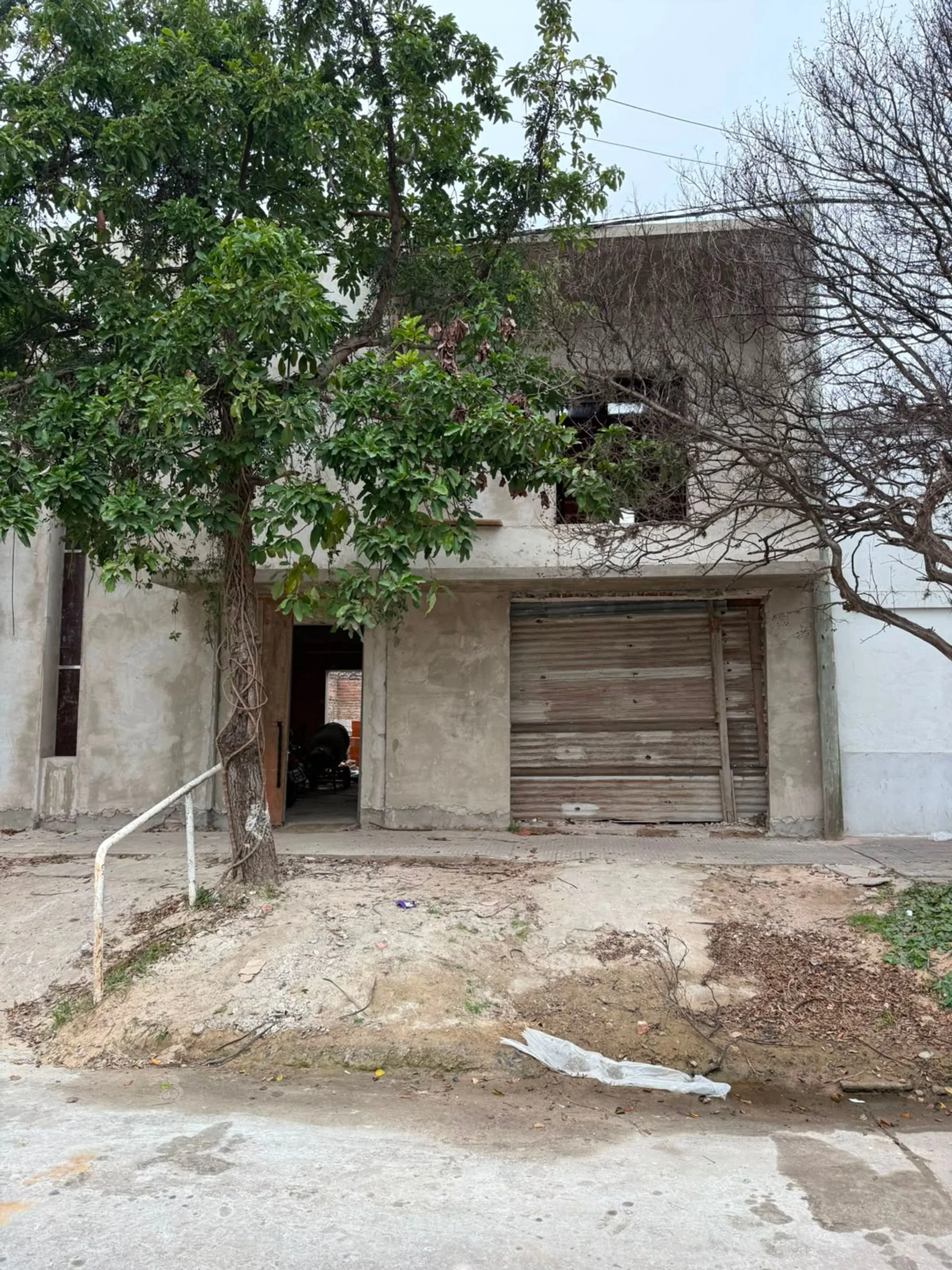 CASA DE DOS DORMITORIOS Y COCHERA A ESTRENAR foto 2