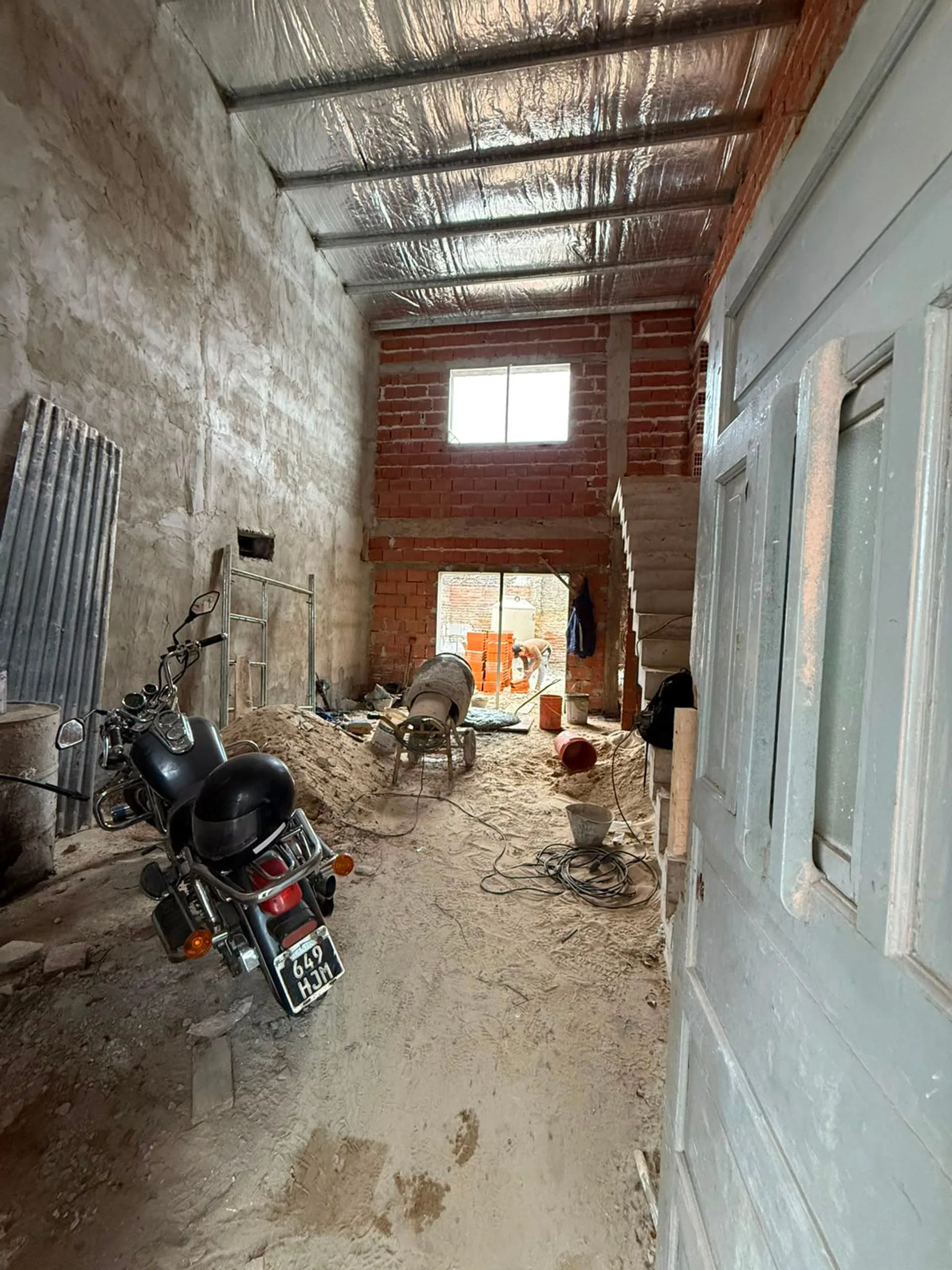CASA DE DOS DORMITORIOS Y COCHERA A ESTRENAR foto 3