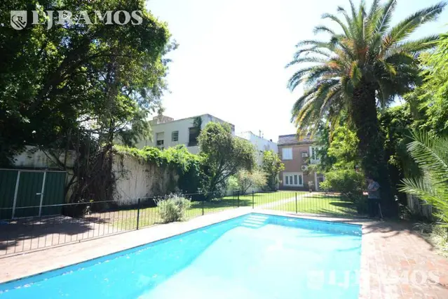 Casa en Bajo Belgrano. Jardin. Lote propio. venta y /o alquiler
