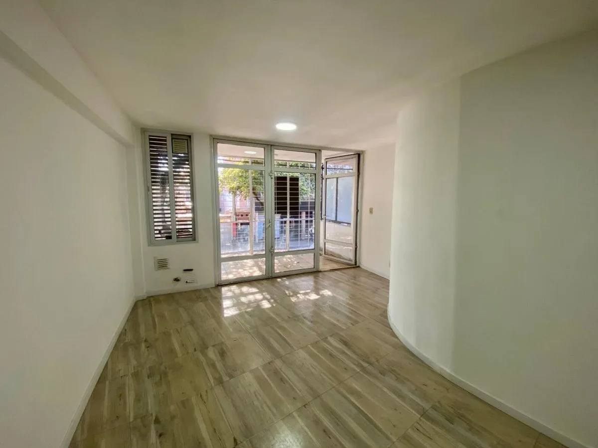 VENTA DEPTO 1 DORMITORIO DOBLE BALCÓN LOURDES