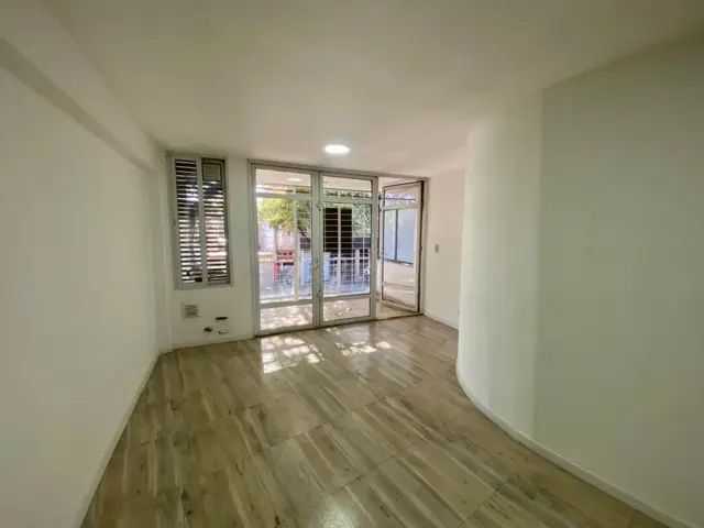 VENTA DEPTO 1 DORMITORIO DOBLE BALCÓN LOURDES