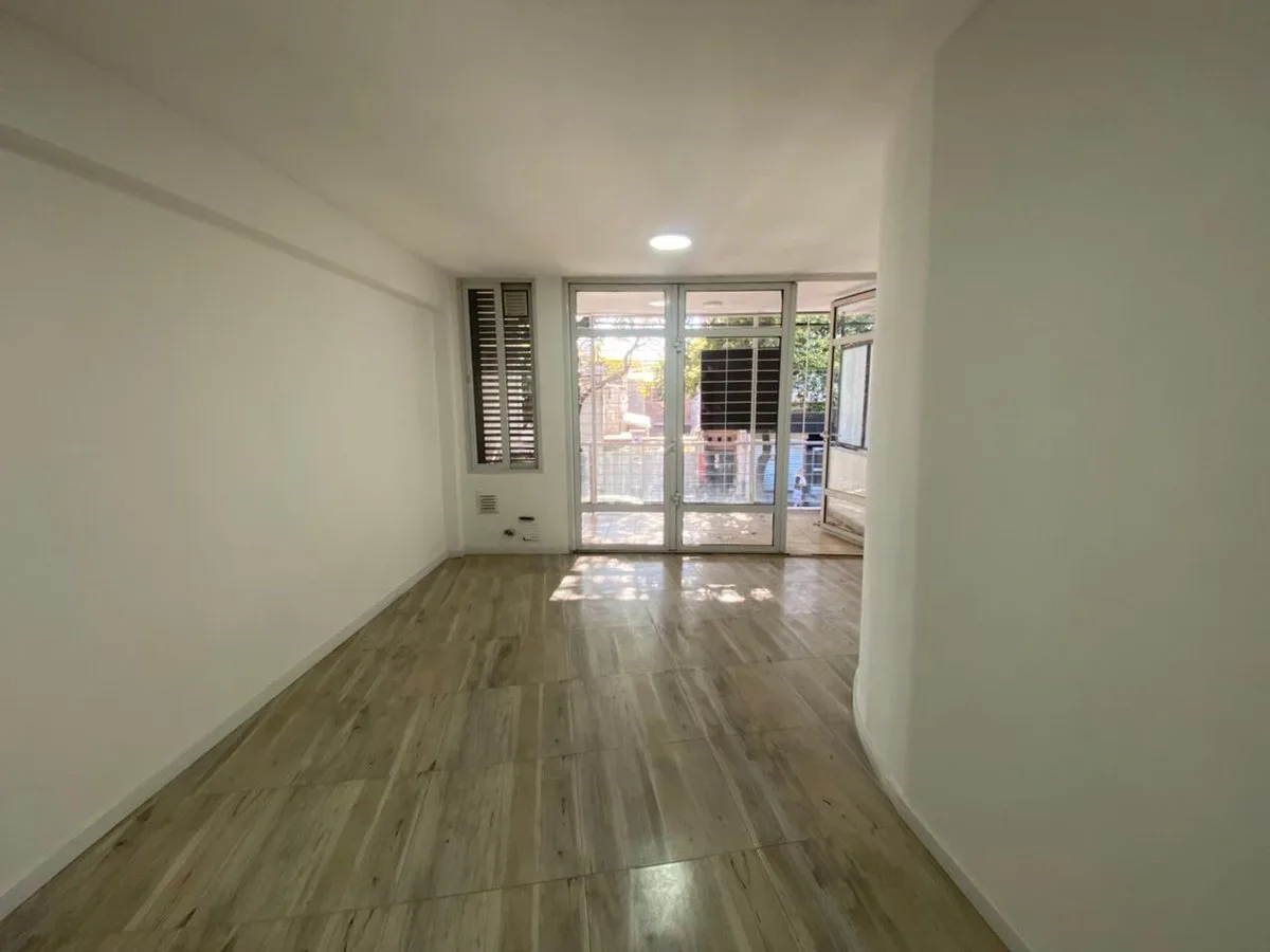 VENTA DEPTO 1 DORMITORIO DOBLE BALCÓN  LOURDES foto 3