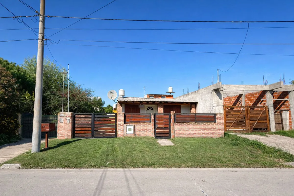 VENTA CASA 4 AMBIENTES SANTA CLARA APTA CREDITO foto 2