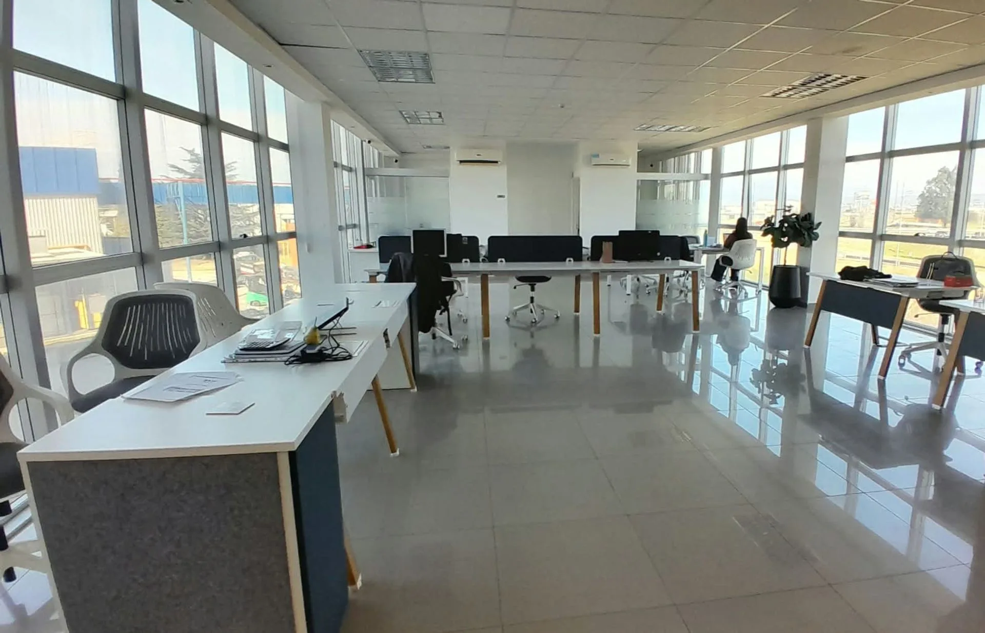ALQUILER OFICINAS USOS MÚLTIPLES CIRCUNV. Z/ NORTE foto 4