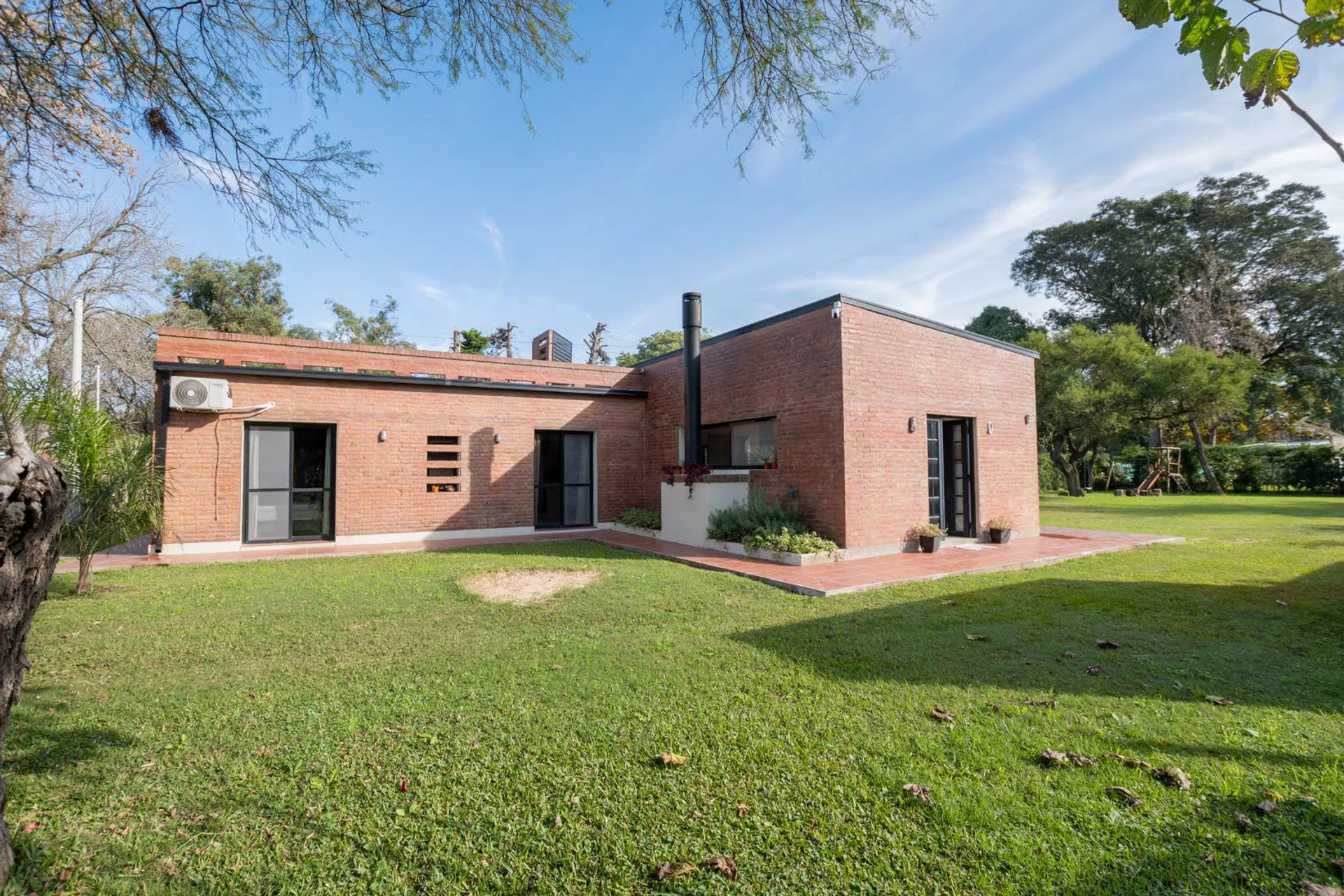ZONA EL MATE: CASA DE 3 DORMITORIOS CON PILETA foto 3