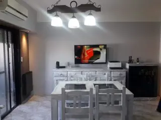 HERMOSO DEPTO DE 2 AMB AMPLIOS Y LUMINOSOS EXCELENTE UBICACION. foto 2