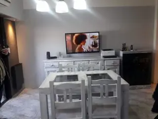 HERMOSO DEPTO DE 2 AMB AMPLIOS Y LUMINOSOS EXCELENTE UBICACION. foto 3