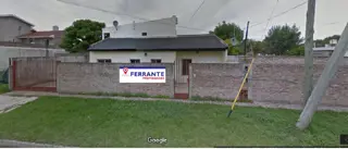 BURZACO: MUY LINDA CASA, 2 DORMITORIOS, CON GARAGE PASANTE, FONDO foto 3