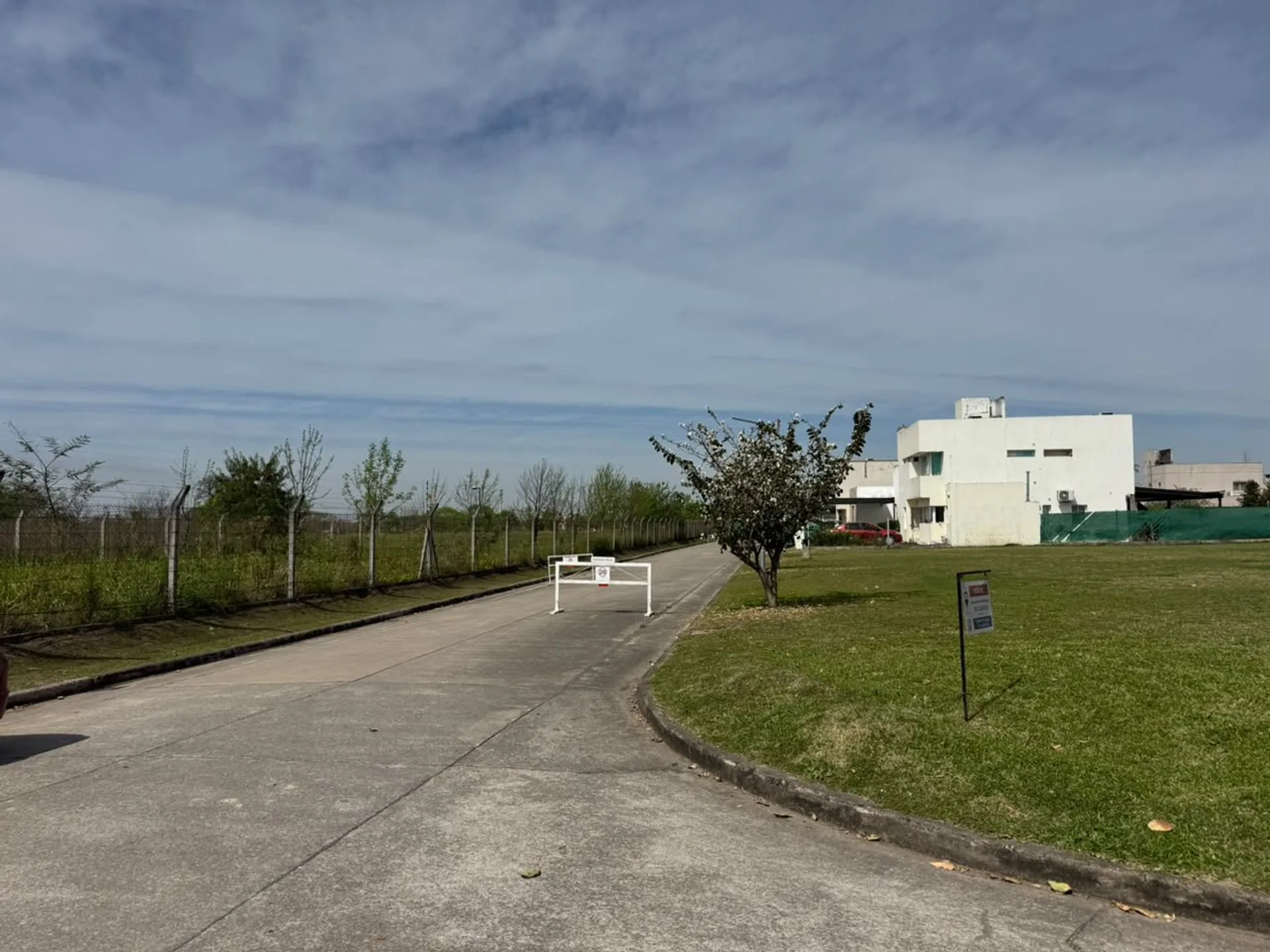 VENTA LOTE ESQUINA 641 M² EN LAS QUINTAS 1 foto 2