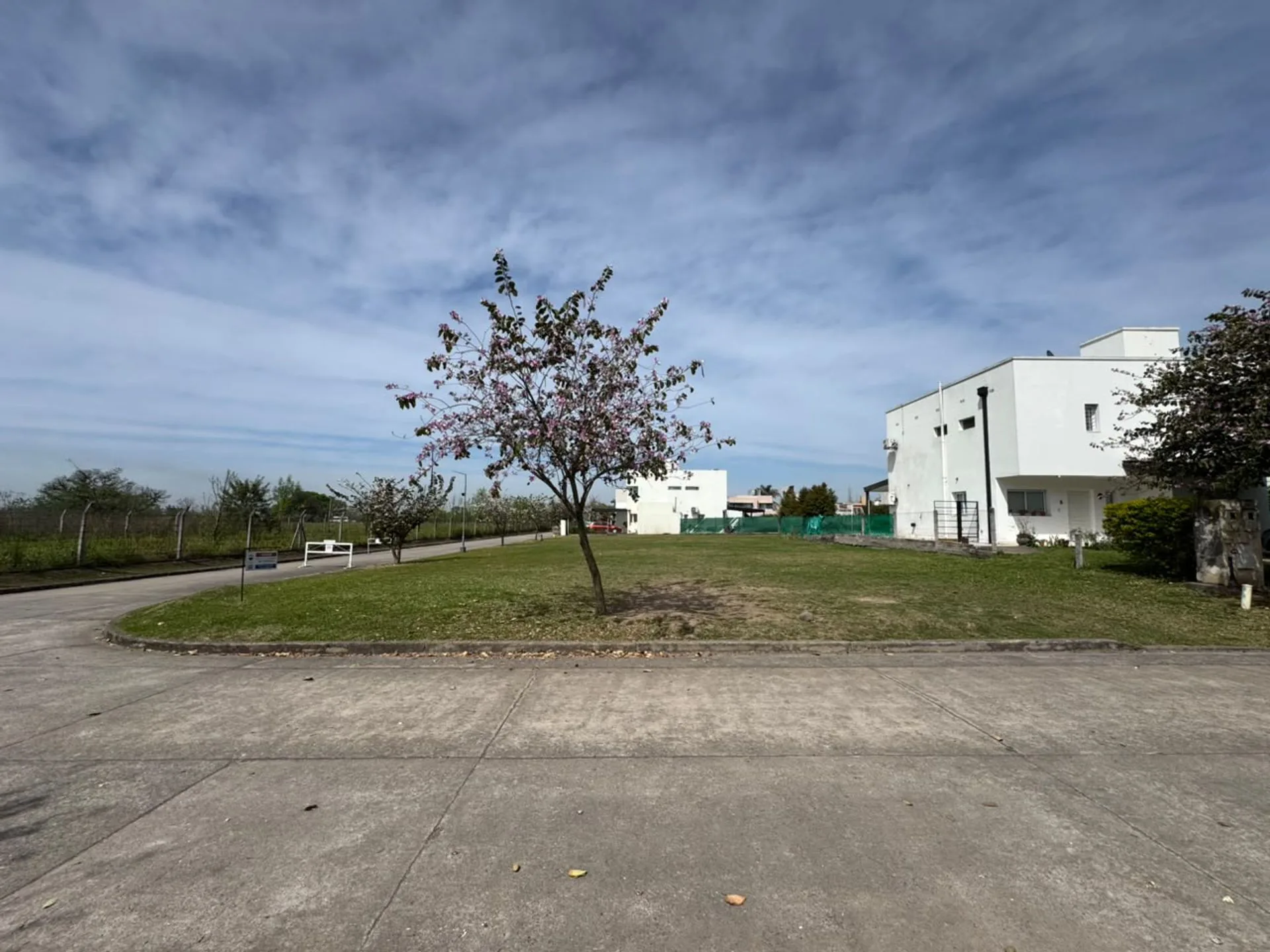 VENTA LOTE ESQUINA 641 M² EN LAS QUINTAS 1 foto 5