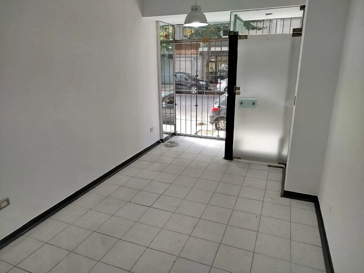 VENTA LOCAL COMERCIAL AL FRENTE CENTRO foto 4
