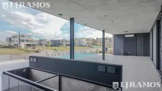 Casa sobre lote al RIO en venta en EL YACHT, NORDELTA foto 3