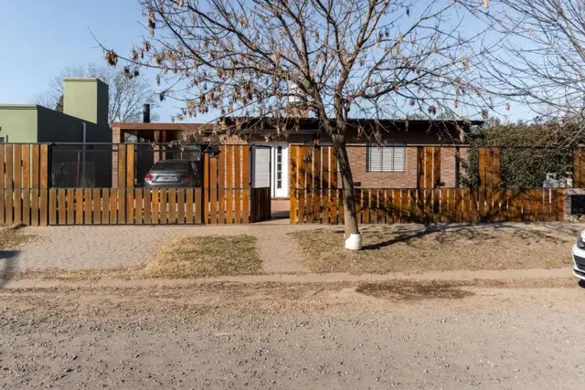 CASA EN VENTA 3 DORMITORIOS ACEQUIAS DEL AIRE