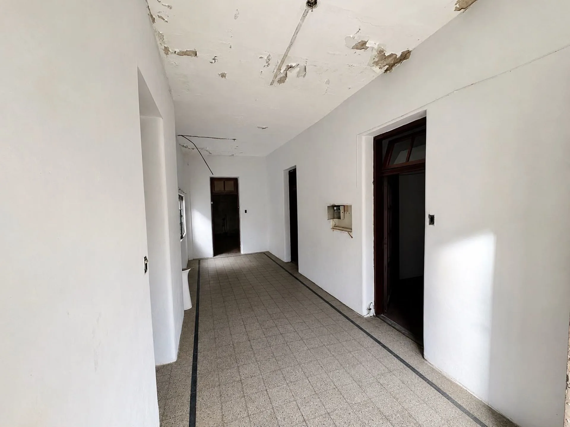 VENTA CASA A RECICLAR EN IMPORTANTE ESQUINA foto 4