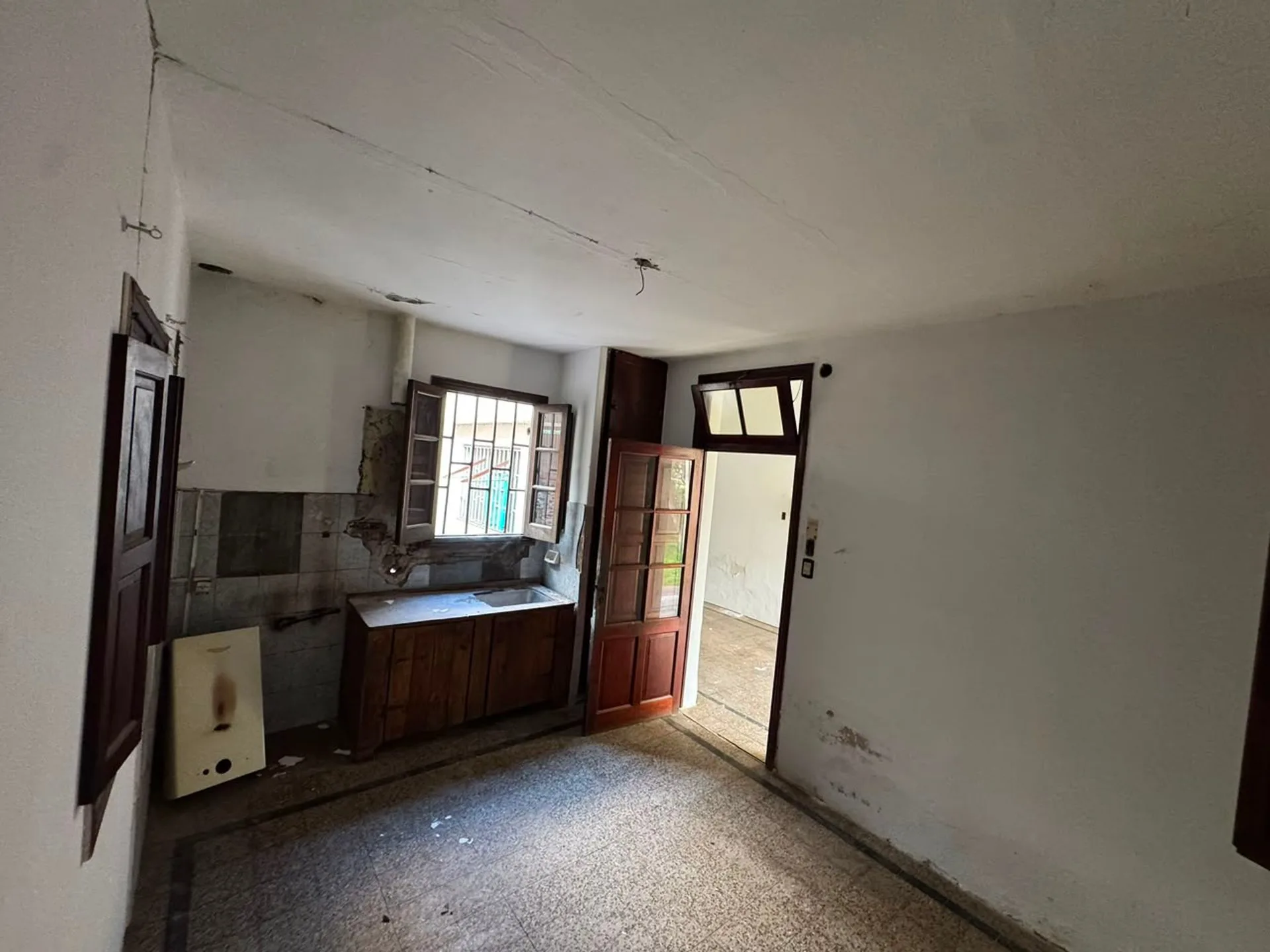 VENTA CASA A RECICLAR EN IMPORTANTE ESQUINA foto 5