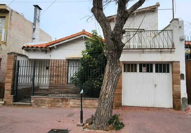 Casa 3 dormitorios en VENTA en Godoy Cruz y patio