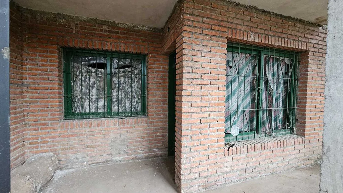 VENTA CASA A TERMINAR - B° SARGENTO CABRAL foto 2